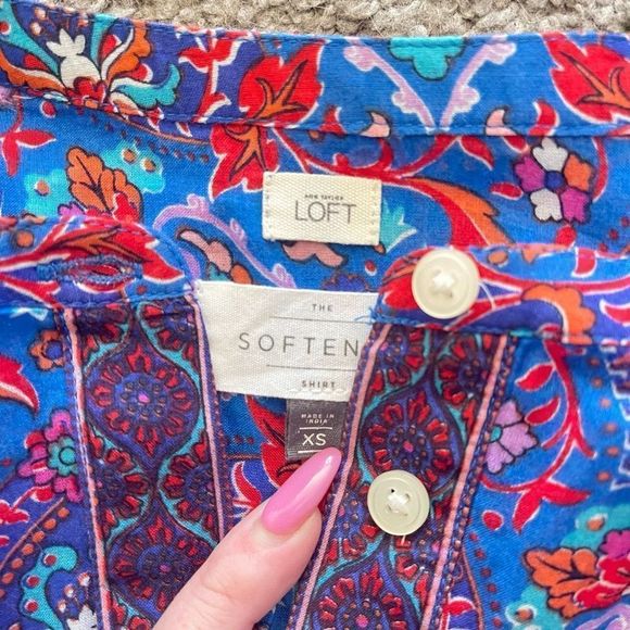 Loft The Softened Shirt Blouse Blue Floral Paisley Boho Henley Size XS - Picture 6 of 11